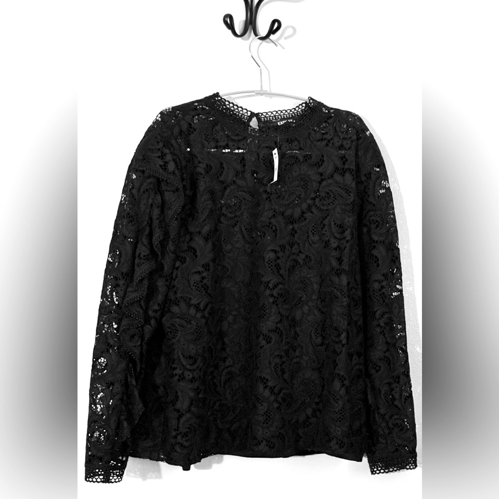 NWT Express lace, embroidered, ruffled sleeves top. Size women’s XL